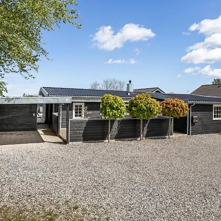 5 Bedroom Beautiful In *