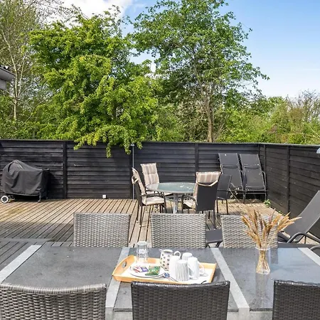 Сasa de vacaciones Four-bedroom In Otterup