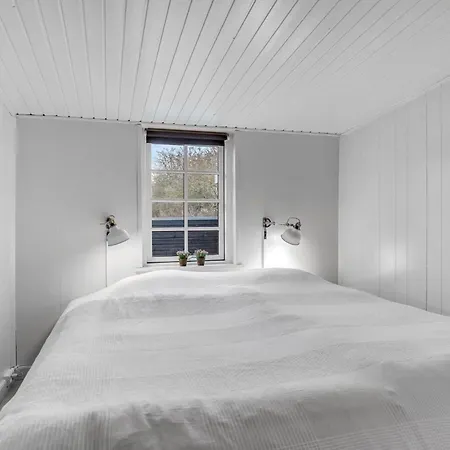 5 Bedroom Beautiful In *