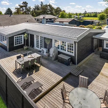 5 Bedroom Beautiful In *