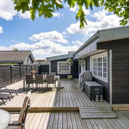 5 Bedroom Beautiful In *